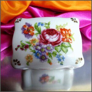 1950s Vintage Rose Garden Jewelry Box Porcelain w 24 kt Gold